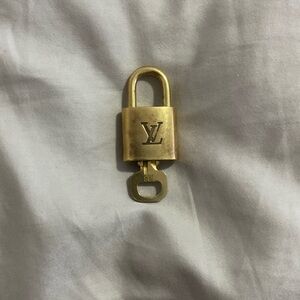 🔐 LV LOCK & KEY 308